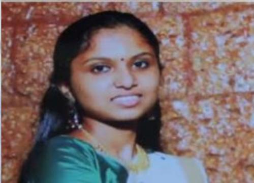 കണ്ണൂർ ജില്ലയിലെ കരിവള്ളൂരിൽ യുവതി ഭർതൃവീട്ടിൽ തൂങ്ങിമരിച്ചു കണ്ണൂർ ജില്ലയിലെ കരിവള്ളൂരിൽ യുവതി ഭർതൃവീട്ടിൽ തൂങ്ങിമരിച്ചു