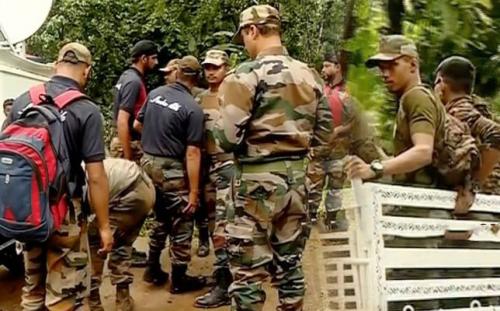 കവളപ്പാറ ഉരുൾപൊട്ടൽ: കണ്ടെത്താനുള്ളത് 54 പേരെ, രക്ഷാപ്രവർ‍ത്തനത്തിന് സൈന്യം എത്തി       