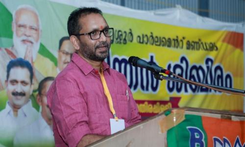 പിണറായി വിജയൻ ഉറ്റുനോക്കുന്നത് മതങ്ങൾ തമ്മിലുള്ള സംഘർഷം: കെ.സുരേന്ദ്രൻ പിണറായി വിജയൻ ഉറ്റുനോക്കുന്നത് മതങ്ങൾ തമ്മിലുള്ള സംഘർഷം: കെ.സുരേന്ദ്രൻ