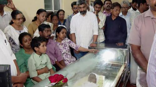 ആലിന് വിട; അവയവദാനത്തിലെ കുഞ്ഞുമാതൃകയ്ക്ക് കണ്ണീരോടെ യാത്രാമൊഴിയേകി കേരളം