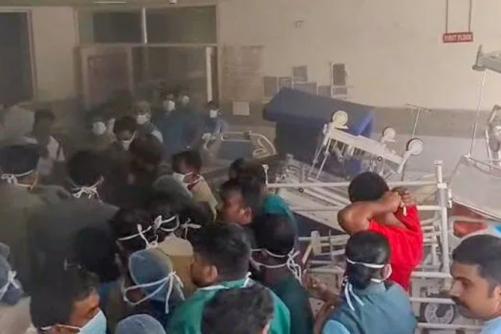 തിരുവനന്തപുരം മെഡിക്കൽ കോളേജ് തീപിടുത്തം: മരണങ്ങളിൽ ദുരൂഹതയെന്ന് ബന്ധുക്കൾ