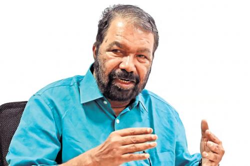 ലോകകപ്പ് ഫൈനൽ പ്രമാണിച്ച് തിങ്കളാഴ്ച സ്കൂളുകൾക്ക് അവധി നൽകണമെന്ന് വി ശിവൻകുട്ടി