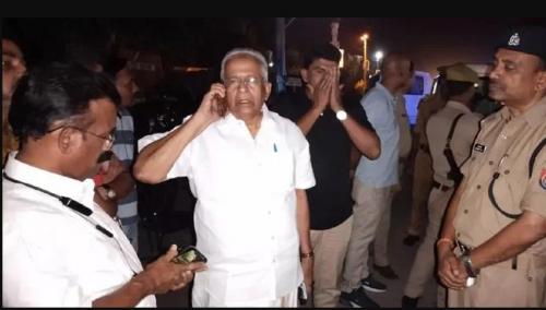കാൺപൂർ സംഘർഷത്തിൽ പരിക്കേറ്റവരെ കാണാനെത്തിയ ഇ.ടി മുഹമ്മദ് ബഷീർ എംപിയെ യുപി പോലീസ് തടഞ്ഞു കാൺപൂർ സംഘർഷത്തിൽ പരിക്കേറ്റവരെ കാണാനെത്തിയ ഇ.ടി മുഹമ്മദ് ബഷീർ എംപിയെ യുപി പോലീസ് തടഞ്ഞു