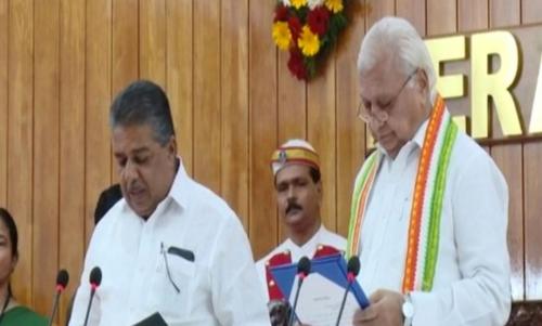 സജി ചെറിയാൻ വീണ്ടും മന്ത്രി പദത്തിലേക്ക്; സത്യപ്രതിജ്ഞ ചെയ്തു
