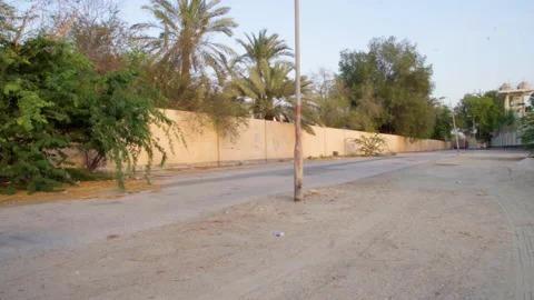 തെരുവിലേക്ക് ചാഞ്ഞ മരങ്ങൾ: മുഹറഖിൽ വീഴ്ച വരുത്തിയ വീട്ടുടമസ്ഥർക്ക് 100 ദിനാർ പിഴ