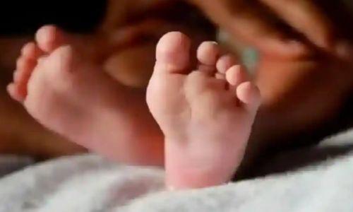 വീട്ടില് പ്രസവം; അമ്മയും കുഞ്ഞും മരിച്ചു; ഭർത്താവിനെതിരെ മനപ്പൂർവമല്ലാത്ത നരഹത്യാ കുറ്റം വീട്ടില് പ്രസവം; അമ്മയും കുഞ്ഞും മരിച്ചു; ഭർത്താവിനെതിരെ മനപ്പൂർവമല്ലാത്ത നരഹത്യാ കുറ്റം