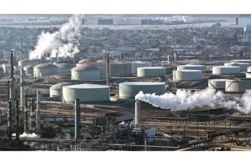 എണ്ണവിലയിൽ നേരിയ ഇടിവ്; സമാധാന ചർച്ചകളിൽ ഉറ്റുനോക്കി ആഗോള വിപണി