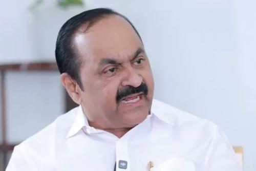 സർക്കാരിന്റെ ശമ്പളം വാങ്ങി എകെജി സെന്ററിലെ ഉത്തരവ് അനുസരിച്ച് പ്രവർത്തിക്കരുത്; ഷാഫി പറന്പിൽ വിഷയത്തിൽ പോലീസിനോട് വിഡി സതീശൻ