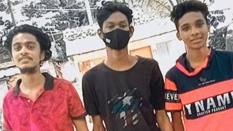 ബൈക്ക് മരത്തിൽ ഇടിച്ച് മൂന്നു വിദ്യാർത്ഥികൾക്ക് ദാരുണാന്ത്യം ബൈക്ക് മരത്തിൽ ഇടിച്ച് മൂന്നു വിദ്യാർത്ഥികൾക്ക് ദാരുണാന്ത്യം