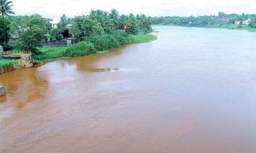 പെ­രി­യാർ മലി­നീ­കരണം : രണ്ട് കന്പനി­കൾ­ക്ക് സ്റ്റോ­പ്പ് മെ­മ്മോ