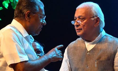 ഗവർണർ എട്ട് ബില്ലുകള്‍ ഒപ്പിട്ടിട്ടില്ലെന്ന് ഓര്‍മിപ്പിച്ച് മുഖ്യമന്ത്രി