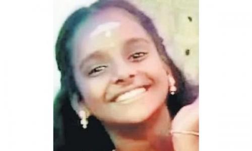 ക്ഷേത്രോത്സവത്തിനിടെ രഥത്തിൽ ഘടിപ്പിച്ച ജനറേറ്ററിൽ മുടി കുടുങ്ങി 13കാരിക്ക് ദാരുണാന്ത്യം ക്ഷേത്രോത്സവത്തിനിടെ രഥത്തിൽ ഘടിപ്പിച്ച ജനറേറ്ററിൽ മുടി കുടുങ്ങി 13കാരിക്ക് ദാരുണാന്ത്യം