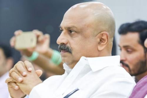 പീഡനക്കേസിൽ നടൻ സിദ്ദിഖ് കുറ്റക്കാരൻ; സിനിമയിൽ അവസരം വാഗ്ദാനം ചെയ്ത് യുവതിയെ പീഡിപ്പിച്ചുവെന്ന് കുറ്റപത്രം പീഡനക്കേസിൽ നടൻ സിദ്ദിഖ് കുറ്റക്കാരൻ; സിനിമയിൽ അവസരം വാഗ്ദാനം ചെയ്ത് യുവതിയെ പീഡിപ്പിച്ചുവെന്ന് കുറ്റപത്രം