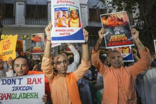 ഇന്ത്യയിലേക്ക് കടക്കുന്നതിനിടെ 50ലധികം ഇസ്കോൺ അംഗങ്ങളെ ബംഗ്ലാദേശ് തടഞ്ഞതായി റിപ്പോർട്ട് ഇന്ത്യയിലേക്ക് കടക്കുന്നതിനിടെ 50ലധികം ഇസ്കോൺ അംഗങ്ങളെ ബംഗ്ലാദേശ് തടഞ്ഞതായി റിപ്പോർട്ട്