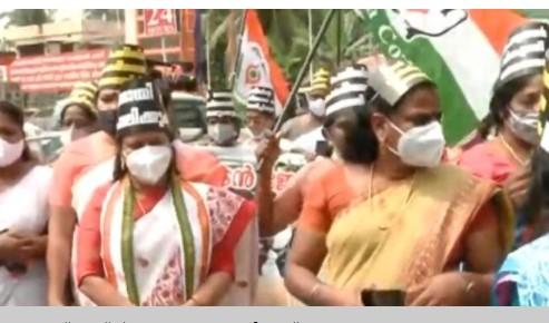 ജോജുവിനെതിരെ കേസെടുക്കണം: മരട് പോലീസ് സ്റ്റേഷനിലേക്ക് മഹിളാ കോൺഗ്രസ് മാർച്ച് ജോജുവിനെതിരെ കേസെടുക്കണം: മരട് പോലീസ് സ്റ്റേഷനിലേക്ക് മഹിളാ കോൺഗ്രസ് മാർച്ച്
