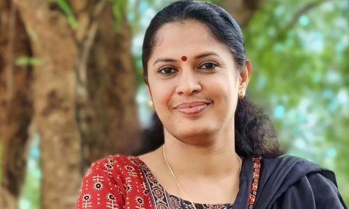 ആരെങ്കിലും പരാതി നൽകിയാൽ, അത് ബോധ്യപ്പെട്ടാൽ മിണ്ടാതിരിക്കണോ? കോടതിയിൽ പിപി ദിവ്യ ആരെങ്കിലും പരാതി നൽകിയാൽ, അത് ബോധ്യപ്പെട്ടാൽ മിണ്ടാതിരിക്കണോ? കോടതിയിൽ പിപി ദിവ്യ