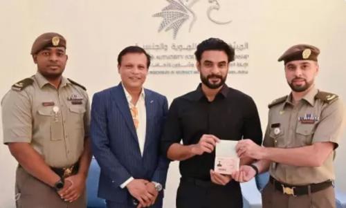 നടൻ ടൊവിനോ തോമസിന് ഗോൾഡൻ വിസ നടൻ ടൊവിനോ തോമസിന് ഗോൾഡൻ വിസ