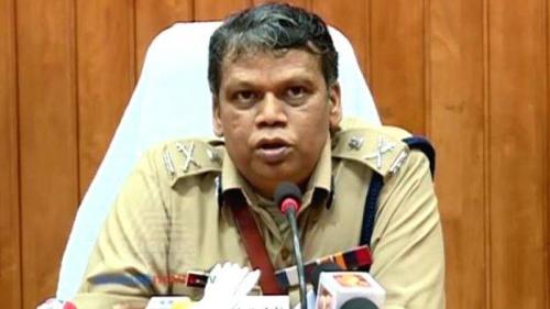 ഓൺലൈൻ പാസ് സംവിധാനത്തിൽ വൻതിരക്ക്: പാസ് എടുക്കേണ്ടത് ആരൊക്കെ? വിശദീകരിച്ച് ഡിജിപി ഓൺലൈൻ പാസ് സംവിധാനത്തിൽ വൻതിരക്ക്: പാസ് എടുക്കേണ്ടത് ആരൊക്കെ? വിശദീകരിച്ച് ഡിജിപി