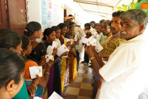 പതിനാറാം നിയമസഭാ തെരഞ്ഞെടുപ്പ്: ആദ്യ മണിക്കൂറിൽ മികച്ച പോളിംഗ്; പ്രമുഖർ വോട്ട് രേഖപ്പെടുത്തി