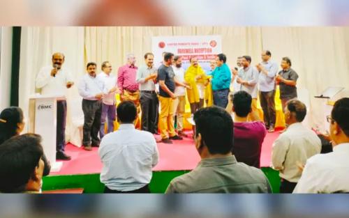 ബഹ്റൈൻ പ്രവാസജീവിതം മതിയാക്കി നാട്ടിലേക്കു മടങ്ങുന്ന അഡ്വ. പോൾ സെബാസ്റ്റ്യനും കുടുംബത്തിനും യുനൈറ്റഡ് പേരന്റ്സ് പാനൽ യാത്രയയപ്പ് നൽകി. ബഹ്റൈൻ പ്രവാസജീവിതം മതിയാക്കി നാട്ടിലേക്കു മടങ്ങുന്ന അഡ്വ. പോൾ സെബാസ്റ്റ്യനും കുടുംബത്തിനും യുനൈറ്റഡ് പേരന്റ്സ് പാനൽ യാത്രയയപ്പ് നൽകി.