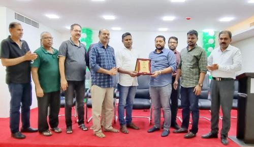 യാത്രയപ്പ് നൽകി യാത്രയപ്പ് നൽകി