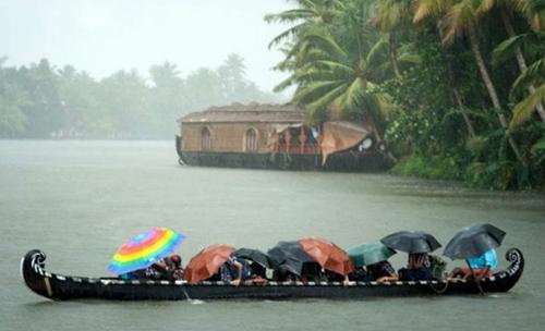 സംസ്ഥാനത്ത് കനത്ത മഴ തുടരുന്നു; ഡാമുകളിലേക്കുള്ള നീരൊഴുക്ക് കൂടി 