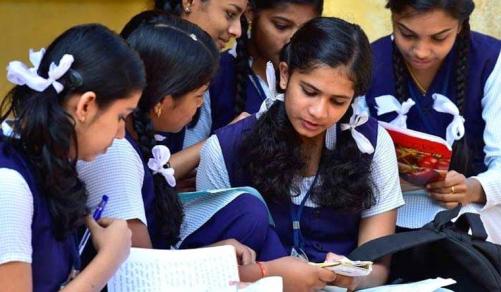 സംസ്ഥാനത്ത് പ്ലസ് ടുവിന് 83.87% വിജയം; കഴിഞ്ഞ വര്ഷത്തേക്കാള് കുറവ് സംസ്ഥാനത്ത് പ്ലസ് ടുവിന് 83.87% വിജയം; കഴിഞ്ഞ വര്ഷത്തേക്കാള് കുറവ്