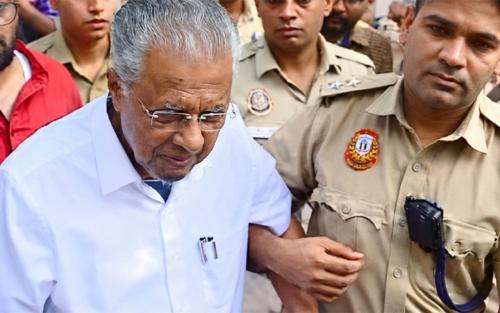 ഗ്യാനേഷ് കുമാറിന്റെ രാജി : ഡൽഹിയിൽ പിണറായി അടക്കം സി.പി.എം നേതാക്കൾ ഡൽഹി പൊലീസ് കസ്റ്റഡിയിൽ