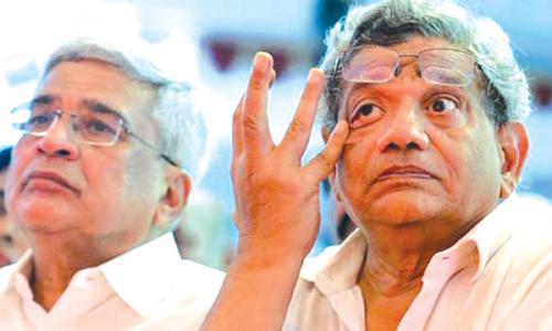 കോ­ൺ‍­ഗ്രസ് ബന്ധം : സീ­തറാം യെ­ച്ചൂ­രി­യു­ടെ­ രേ­ഖ സി­.പി­.എം കേ­ന്ദ്ര കമ്മി­റ്റി­ തള്ളി­
