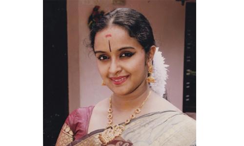 ശാലു മേനോൻ വിവാഹിതയാകുന്നു ശാലു മേനോൻ വിവാഹിതയാകുന്നു