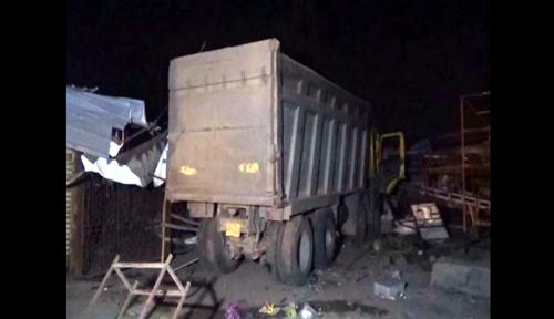 ഗു​ജ​റാ​ത്തി​ൽ തൊ​ഴി​ലാ​ളി​ക​ളു​ടെ ശ​രീ​ര​ത്തി​ലേ​ക്ക് ട്ര​ക്ക് പാ​ഞ്ഞ് ക​യ​റി 13 മ​ര​ണം