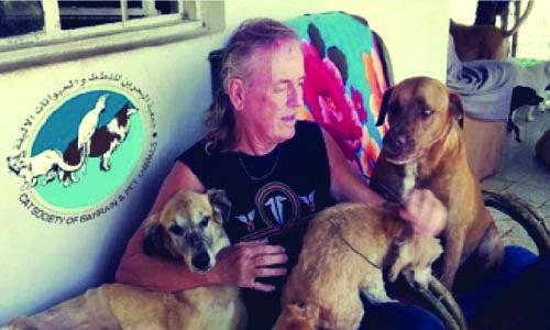 മി­ണ്ടാ­പ്രാ­ണി­കളെ­ തനി­ച്ചാ­ക്കി­ ‘ഡോഗ് ഫാ­ദർ­’ യാ­ത്രയാ­യി­ 