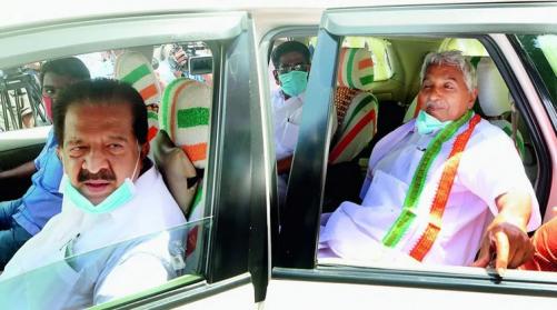 ഉമ്മൻചാണ്ടിക്കും ചെന്നിത്തലയ്ക്കും എതിരെ പരാതിയുമായി കെപിസിസി നേതൃത്വം