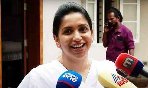 ഉമ്മൻചാണ്ടിയുടെ 33000ത്തേക്കാൾ ഭൂരിപക്ഷം ചാണ്ടി ഉമ്മന് ലഭിക്കും -അച്ചു ഉമ്മൻ ഉമ്മൻചാണ്ടിയുടെ 33000ത്തേക്കാൾ ഭൂരിപക്ഷം ചാണ്ടി ഉമ്മന് ലഭിക്കും -അച്ചു ഉമ്മൻ