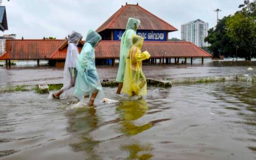 സംസ്ഥാനത്ത് മഴക്കെടുതിയിൽ മരണം 25 ആയി; എട്ട് ജില്ലകളിൽ റെഡ് അലേർട്ട്