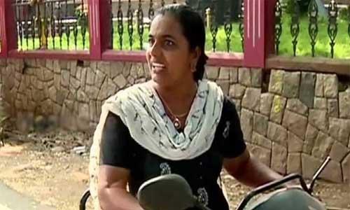 എല്.ഡി.എഫിനെതിരെ പ്രതിഷേധം നടത്തിയ വീട്ടമ്മയ്ക്ക് സര്ക്കാര് ജോലി എല്.ഡി.എഫിനെതിരെ പ്രതിഷേധം നടത്തിയ വീട്ടമ്മയ്ക്ക് സര്ക്കാര് ജോലി