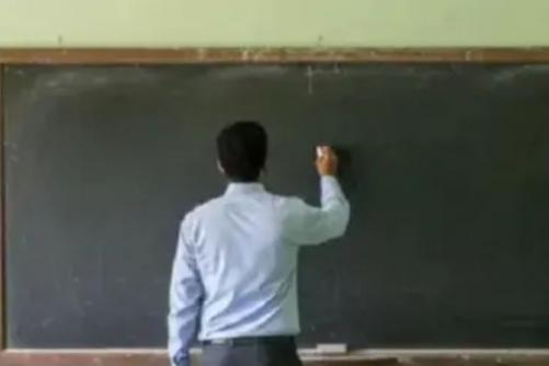 സ്വാശ്രയ അധ്യാപകർക്ക് യുജിസി യോഗ്യത നിർബന്ധം; ലംഘിച്ചാൽ കോളേജ് അഫിലിയേഷൻ റദ്ദാക്കും