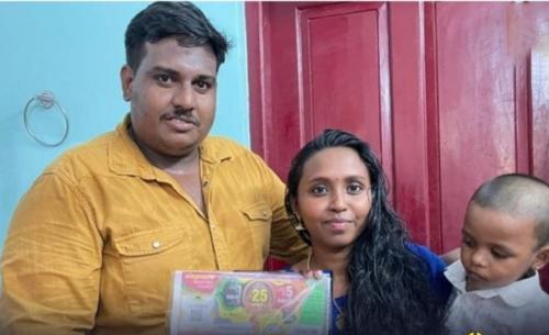25 കോടി ശ്രീവരാഹം സ്വദേശി അനൂപിന് 25 കോടി ശ്രീവരാഹം സ്വദേശി അനൂപിന്