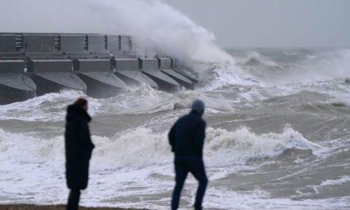 യുകെയിൽ 70 മൈൽ വേഗതയിൽ നെൽസൺ കൊടുങ്കാറ്റ് എത്തുമെന്ന് കാലാവസ്‌ഥ നിരീക്ഷണ കേന്ദ്രം