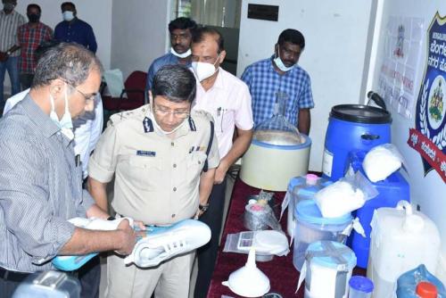 ബംഗളൂരുവിൽ നൈജീരിയൻ പൗരന്റെ മയക്കുമരുന്ന് ഫാക്ടറി കണ്ടെത്തി ബംഗളൂരുവിൽ നൈജീരിയൻ പൗരന്റെ മയക്കുമരുന്ന് ഫാക്ടറി കണ്ടെത്തി