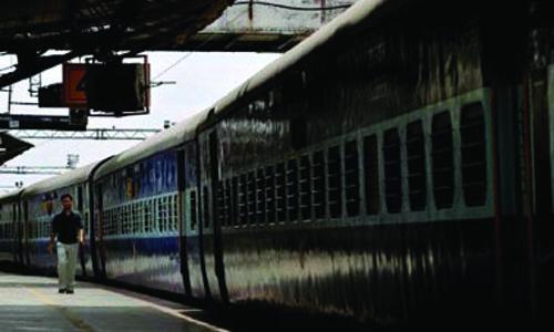 രാ­ജ്യത്തെ­ എല്ലാ­ തീ­വണ്ടി­കളി­ലും റെ­യി­ൽവെ­ സ്റ്റേ­ഷനു­കളി­ലും സി.­സി­.ടി­.വി­ ഏർപ്പെ­ടു­ത്താ­ൻ നീക്കം 