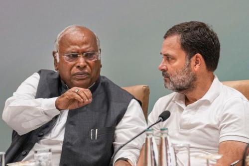 പഹൽഗാം ഭീകരാക്രമണം; പാർലമെന്റിന്റെ ഇരുസഭകളുടെയും പ്രത്യേക സമ്മേളനം ആവശ്യപ്പെട്ട് മോദിക്ക് കത്തെഴുതി രാഹുലും ഖാർഗെയും പഹൽഗാം ഭീകരാക്രമണം; പാർലമെന്റിന്റെ ഇരുസഭകളുടെയും പ്രത്യേക സമ്മേളനം ആവശ്യപ്പെട്ട് മോദിക്ക് കത്തെഴുതി രാഹുലും ഖാർഗെയും