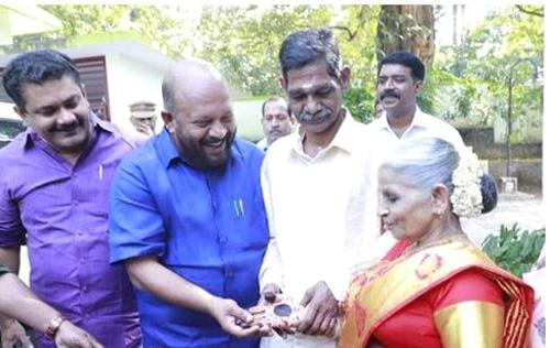 വൃദ്ധസദനത്തിലെ അന്തേവാസികൾക്ക് പ്രണയ സാഫല്യം: കൊച്ചനിയനും ലക്ഷ്മി അമ്മാളും വിവാഹിതരായി വൃദ്ധസദനത്തിലെ അന്തേവാസികൾക്ക് പ്രണയ സാഫല്യം: കൊച്ചനിയനും ലക്ഷ്മി അമ്മാളും വിവാഹിതരായി