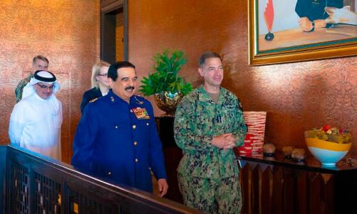 യു.എസ് സെൻട്രൽ കമാൻഡ് കമാൻഡറുമായി കൂടിക്കാഴ്ച നടത്തി ഹമദ് രാജാവും കിരീടാവകാശിയും