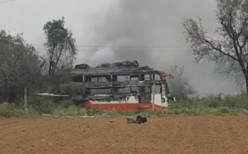 ജയ്പുരിൽ ബസിന് തീപിടിച്ച് മരിച്ചവരുടെ എണ്ണം മൂന്നായി ജയ്പുരിൽ ബസിന് തീപിടിച്ച് മരിച്ചവരുടെ എണ്ണം മൂന്നായി