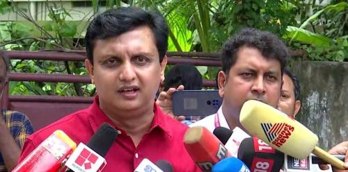 ‘കേന്ദ്രത്തിന് മൃദുസമീപനം’ ഏത് സർക്കാരിന്റെ റോഡ് ആയാലും കുഴികൾ ഉണ്ടാകാൻ പാടില്ല; മന്ത്രി പി എ മുഹമ്മദ് റിയാസ് ‘കേന്ദ്രത്തിന് മൃദുസമീപനം’ ഏത് സർക്കാരിന്റെ റോഡ് ആയാലും കുഴികൾ ഉണ്ടാകാൻ പാടില്ല; മന്ത്രി പി എ മുഹമ്മദ് റിയാസ്