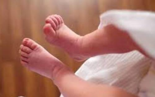 8 മാസം പ്രായമായ പെൺകുഞ്ഞിനെ 800 രൂപയ്ക്ക് വിറ്റ് അമ്മ 8 മാസം പ്രായമായ പെൺകുഞ്ഞിനെ 800 രൂപയ്ക്ക് വിറ്റ് അമ്മ