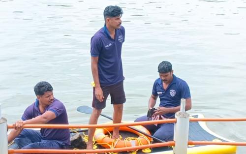 നവദമ്പതികൾ ഫറോക്ക് പാലത്തിൽ നിന്ന് പുഴയിൽ ചാടി; ഭാര്യയെ രക്ഷപ്പെടുത്തി നവദമ്പതികൾ ഫറോക്ക് പാലത്തിൽ നിന്ന് പുഴയിൽ ചാടി; ഭാര്യയെ രക്ഷപ്പെടുത്തി
