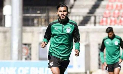 ലോക്ക്ഡൗണ്: പ്രതിസന്ധിയിലായ നാട്ടുകാര്ക്ക് ഭക്ഷ്യവസ്തുക്കള് വിതരണം ചെയ്ത് ഫുട്ബോൾ താരം ലോക്ക്ഡൗണ്: പ്രതിസന്ധിയിലായ നാട്ടുകാര്ക്ക് ഭക്ഷ്യവസ്തുക്കള് വിതരണം ചെയ്ത് ഫുട്ബോൾ താരം