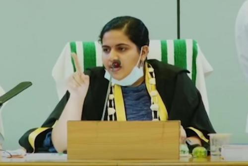 സ്വകാര്യ ഹോട്ടലിനു റോഡിൽ പാർക്കിംഗ് അനുവദിച്ചുകൊണ്ടുള്ള കരാർ തിരുവനന്തപുരം നഗരസഭ റദ്ദാക്കി സ്വകാര്യ ഹോട്ടലിനു റോഡിൽ പാർക്കിംഗ് അനുവദിച്ചുകൊണ്ടുള്ള കരാർ തിരുവനന്തപുരം നഗരസഭ റദ്ദാക്കി
